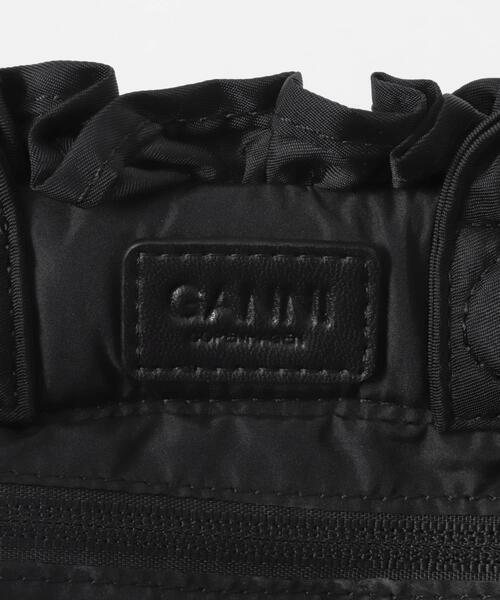 GANNI（ガニー）の「GANNI　MINI SHOPPER RUFFLE（トートバッグ・レディース・ブラック・-）」の2枚目の写真