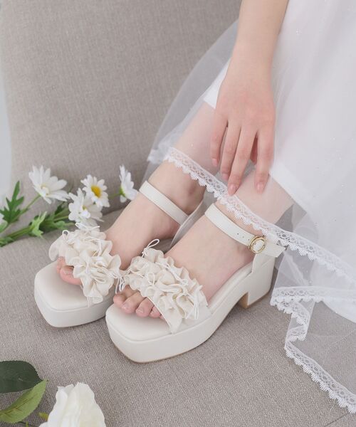 MAJESTIC LEGON（マジェスティックレゴン）の「ミルフィーユフリル厚底サンダル（サンダル・レディース・アイボリー/ブラック/ライトグレー/ホワイト系その他2・SMALL/MEDIUM/LARGE/X-LARGE）」の5枚目の写真