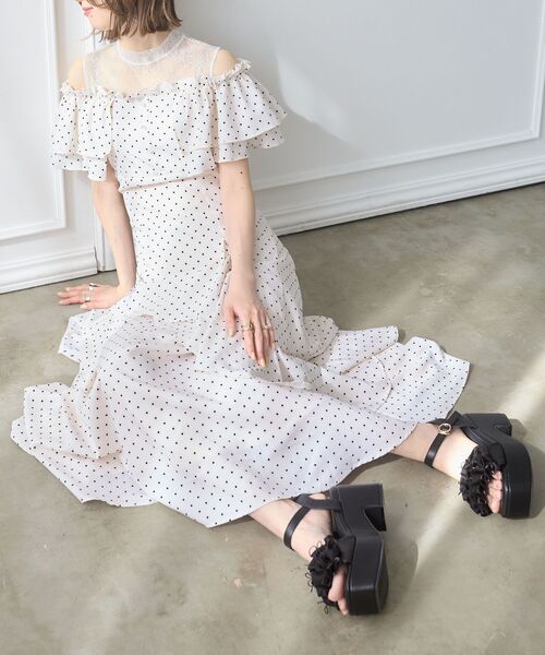 MAJESTIC LEGON（マジェスティックレゴン）の「ミルフィーユフリル厚底サンダル（サンダル・レディース・アイボリー/ブラック/ライトグレー/ホワイト系その他2・SMALL/MEDIUM/LARGE/X-LARGE）」の14枚目の写真