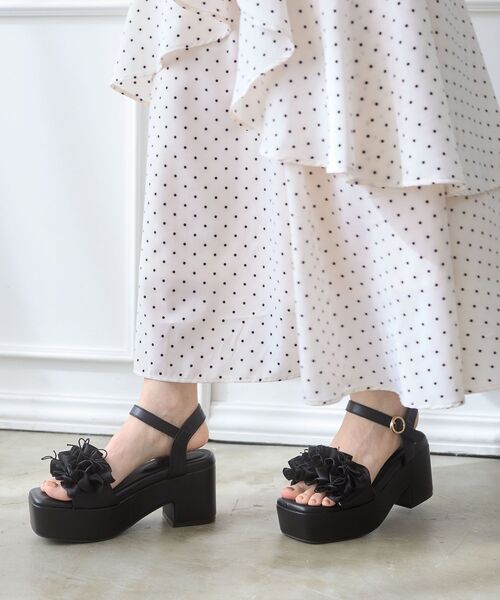 MAJESTIC LEGON（マジェスティックレゴン）の「ミルフィーユフリル厚底サンダル（サンダル・レディース・アイボリー/ブラック/ライトグレー/ホワイト系その他2・SMALL/MEDIUM/LARGE/X-LARGE）」の15枚目の写真