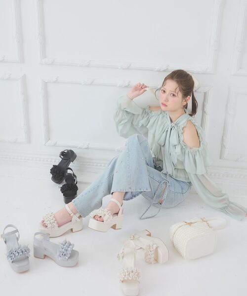 MAJESTIC LEGON（マジェスティックレゴン）の「ミルフィーユフリル厚底サンダル（サンダル・レディース・アイボリー/ブラック/ライトグレー/ホワイト系その他2・SMALL/MEDIUM/LARGE/X-LARGE）」の16枚目の写真