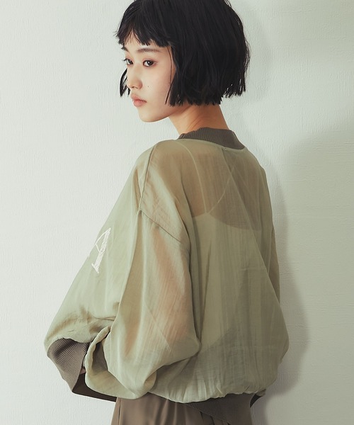 ANOTHER S(アナザーエス)の「布帛×ニット カレッジロゴ長袖シアープルオーバー(Tシャツ/カットソー・レディース・チャコールグレー/カーキ/オフホワイト・FREE)」の14枚目の写真