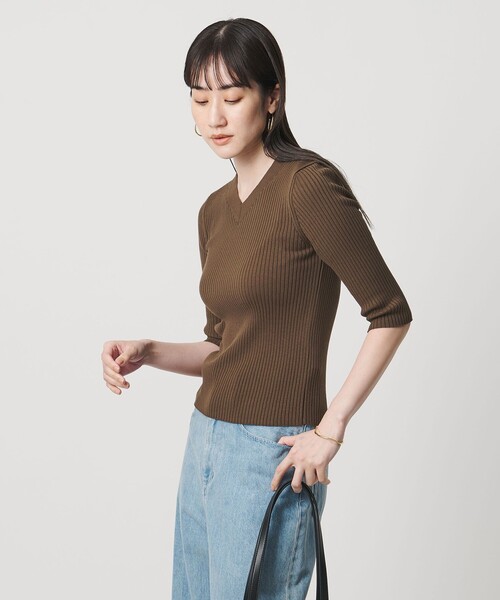 UNITED ARROWS(ユナイテッドアローズ)の「リブ Vネック ニット ‐ウォッシャブル‐(ニット/セーター・レディース・ブラック/ダークブラウン/ライトピンク・FREE)」の3枚目の写真