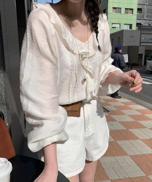 FAVORITO(ファヴォリート)の「フリルトップス(シャツ/ブラウス・レディース・ベージュ/ブラック・F)」の15枚目の写真