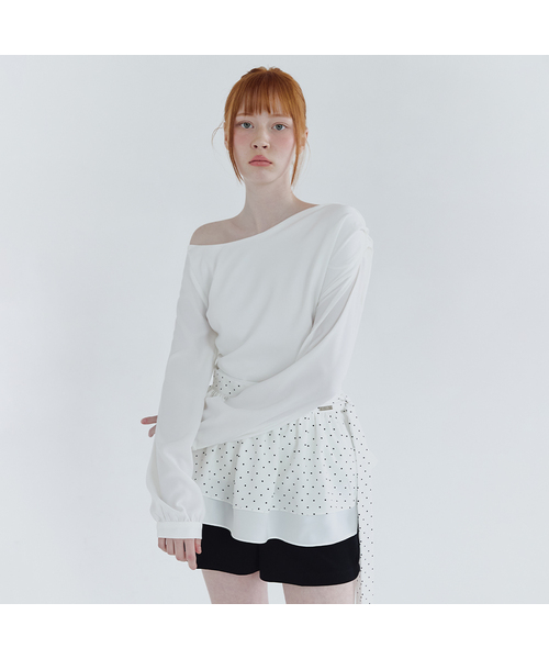 MICANE(ミケーネ)の「セレナワンオフショルダーブラウス・ドットラップスカートセットアップ(シャツ/ブラウス・レディース・ブラック/アイボリー・SMALL/MEDIUM/LARGE/X-LARGE)」の2枚目の写真