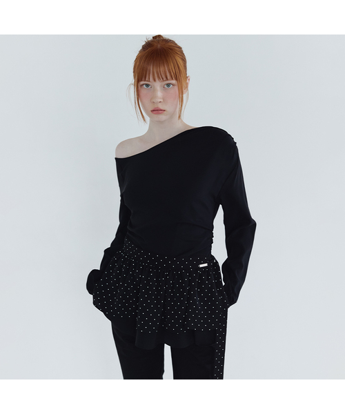 MICANE(ミケーネ)の「セレナワンオフショルダーブラウス・ドットラップスカートセットアップ(シャツ/ブラウス・レディース・ブラック/アイボリー・SMALL/MEDIUM/LARGE/X-LARGE)」の1枚目の写真