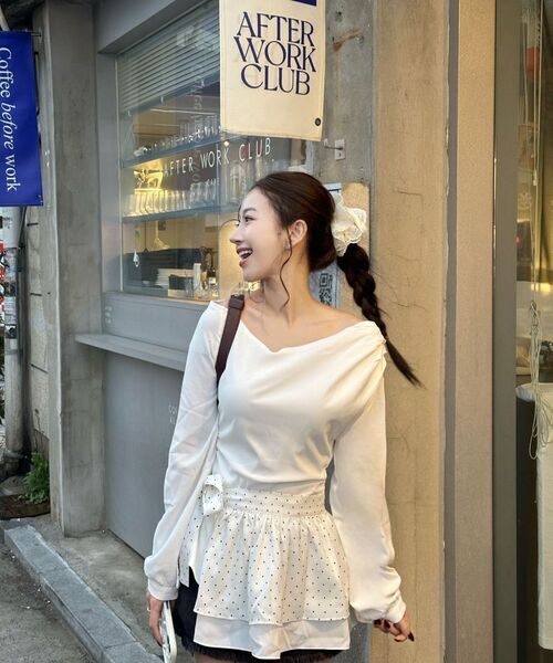 MICANE(ミケーネ)の「セレナワンオフショルダーブラウス・ドットラップスカートセットアップ(シャツ/ブラウス・レディース・ブラック/アイボリー・SMALL/MEDIUM/LARGE/X-LARGE)」の14枚目の写真