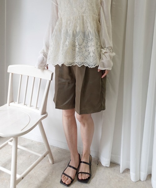 CORNERS(コーナーズ)の「ヴィンテージサテンハーフパンツ(その他パンツ・レディース・ブラック/カーキ/アイボリー・M)」の4枚目の写真