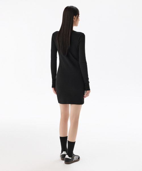 MUSINSA STANDARD WOMAN（ムシンサスタンダードウーマン）の「ウィメンズリブドワイネック長袖ミニドレス[ブラック]（ワンピース・レディース・その他・X-SMALL/SMALL/MEDIUM/LARGE）」の3枚目の写真