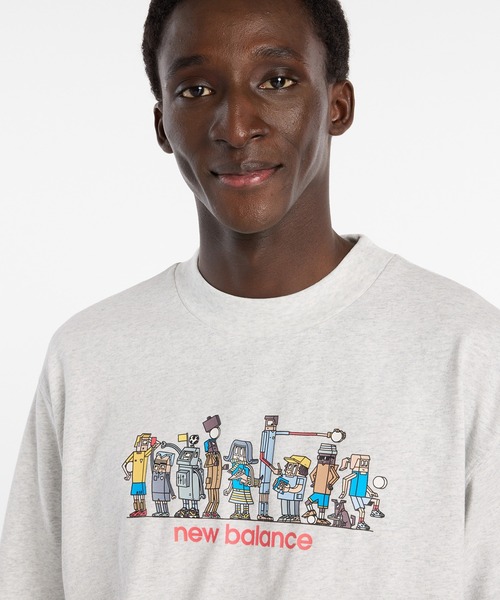 NEW BALANCE(ニューバランス)の「Ghica ラインアップオーバーサイズTシャツ(Tシャツ/カットソー・メンズ・サンドグレー/ブルー・MEDIUM/LARGE/X-LARGE/XX-LARGE)」の5枚目の写真