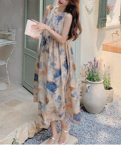 &soiree(アンドソワレ)の「ニュアンスフラワーデザインノースリーブワンピース(ワンピース・レディース・ベージュ・SMALL/MEDIUM/LARGE/X-LARGE)」の2枚目の写真