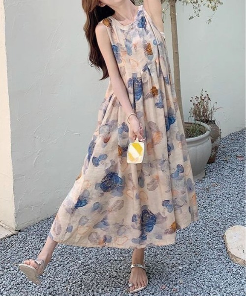 &soiree(アンドソワレ)の「ニュアンスフラワーデザインノースリーブワンピース(ワンピース・レディース・ベージュ・SMALL/MEDIUM/LARGE/X-LARGE)」の4枚目の写真