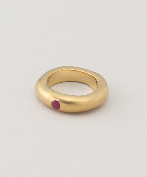 IENA LA BOUCLE(イエナラブークル)の「OCUCCI オクチ skiny single faceted ruby OJRG2601-SS #5(リング・レディース・ゴールド・FREE)」の1枚目の写真