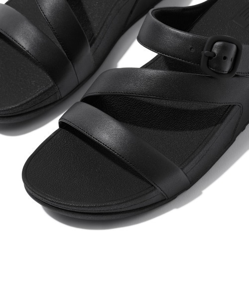 fitflop(フィットフロップ)の「SKINNY II レザー ゼットストラップ スライド(サンダル・レディース・タン/ブラック/ゴールド系・US5/US6/US7/US8)」の7枚目の写真
