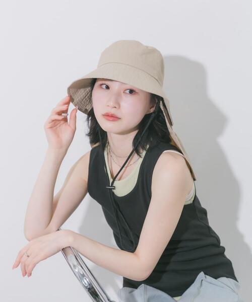 SMELLY(スメリー)の「『撥水/UVカット』サンシェードバケットハット(ハット・レディース・ベージュ/チャコールグレー・-)」の4枚目の写真