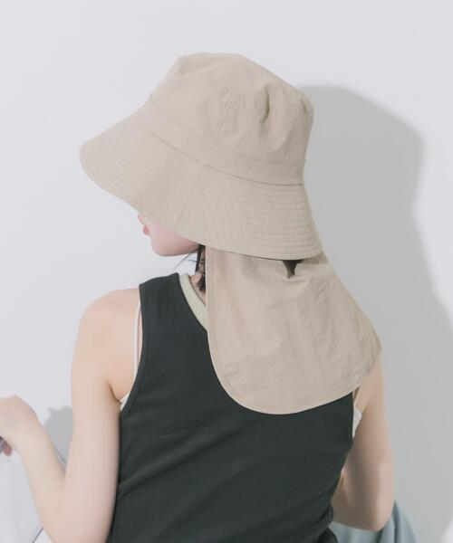 SMELLY(スメリー)の「『撥水/UVカット』サンシェードバケットハット(ハット・レディース・ベージュ/チャコールグレー・-)」の5枚目の写真