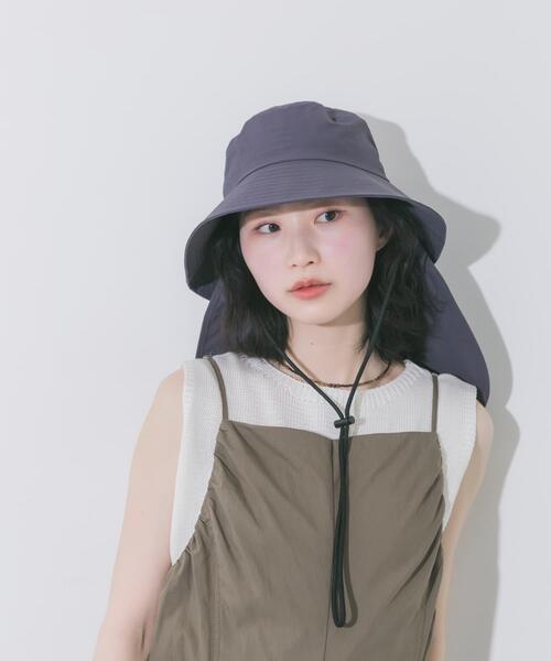 SMELLY(スメリー)の「『撥水/UVカット』サンシェードバケットハット(ハット・レディース・ベージュ/チャコールグレー・-)」の13枚目の写真