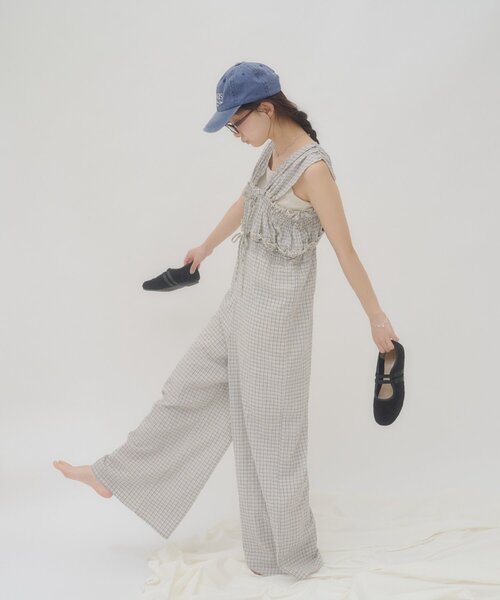 DISCOAT(ディスコート)の「【umm.】ギャザーリボン使いサロペット(サロペット/オーバーオール・レディース・ブラック系その他/ブラック/アイボリー・FREE)」の5枚目の写真
