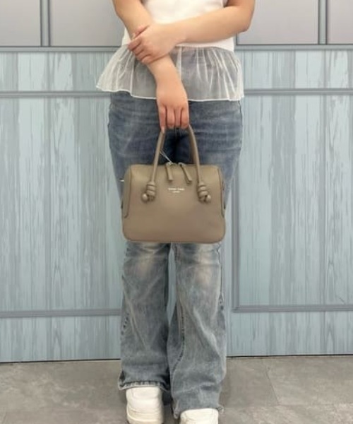 Samantha Thavasa(サマンサタバサ)の「ノットデザインレザーハンドバッグ 大サイズ(ハンドバッグ・レディース・グレイッシュベージュ/ブラック/オフホワイト/ピンクベージュ・FREE)」の3枚目の写真