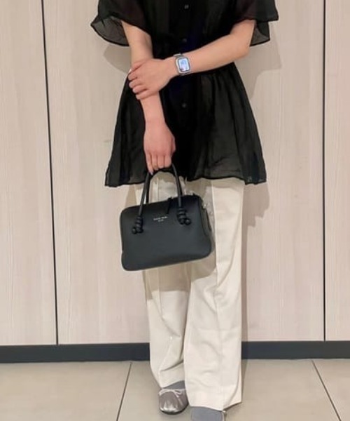 Samantha Thavasa(サマンサタバサ)の「ノットデザインレザーハンドバッグ 大サイズ(ハンドバッグ・レディース・グレイッシュベージュ/ブラック/オフホワイト/ピンクベージュ・FREE)」の2枚目の写真