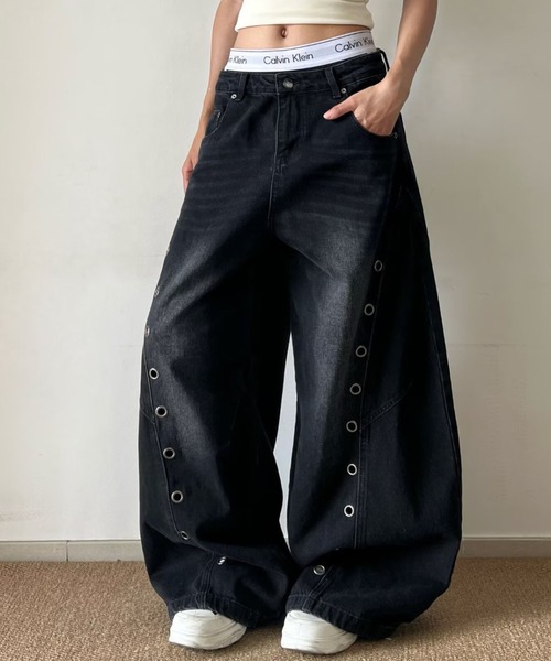 LAMPOON(ランプーン)の「アイレットデザインカーブデニムパンツ(デニムパンツ・レディース・ブラック・LARGE/MEDIUM)」の5枚目の写真