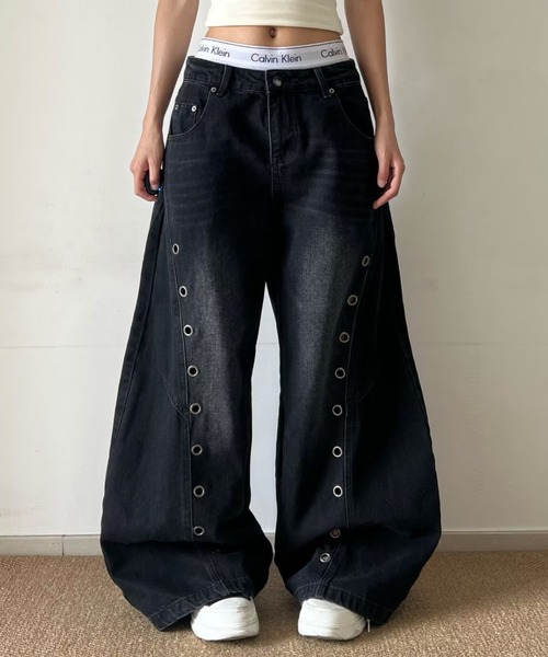 LAMPOON(ランプーン)の「アイレットデザインカーブデニムパンツ(デニムパンツ・レディース・ブラック・LARGE/MEDIUM)」の6枚目の写真
