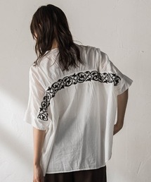 キャンブリックバック刺繍ブラウス