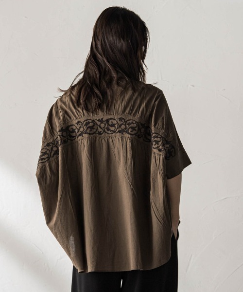 MAYSON GREY(メイソングレイ)の「キャンブリックバック刺繍ブラウス(シャツ/ブラウス・レディース・ホワイト/ブラック/ブラウン・M)」の13枚目の写真