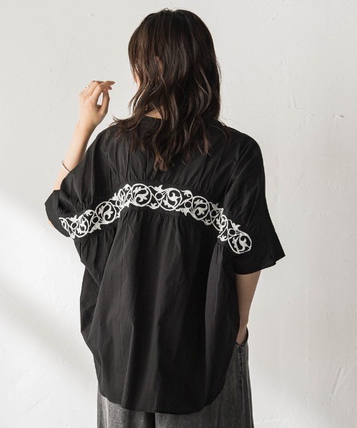 MAYSON GREY(メイソングレイ)の「キャンブリックバック刺繍ブラウス(シャツ/ブラウス・レディース・ホワイト/ブラック/ブラウン・M)」の21枚目の写真