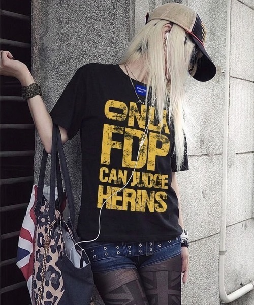 SHEPP(シープ)の「【UNISEX】英字グラフィック ビッグシルエット 半袖Tシャツ(Tシャツ/カットソー・レディース・ホワイト/グレー/ネイビー/ブラック・L/M)」の3枚目の写真