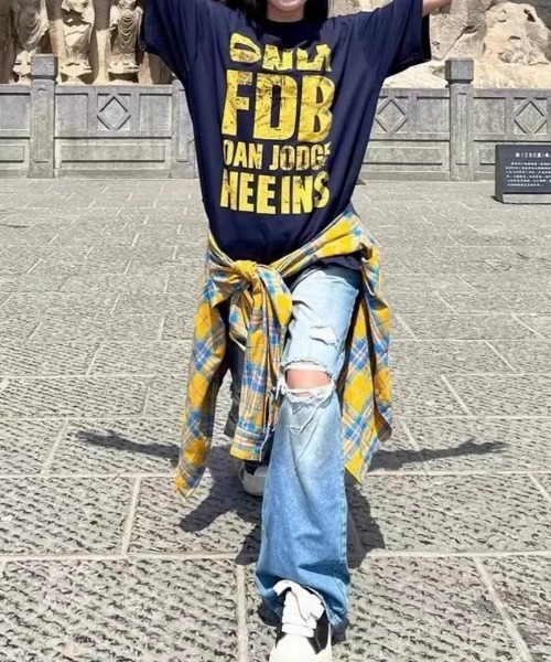 SHEPP(シープ)の「【UNISEX】英字グラフィック ビッグシルエット 半袖Tシャツ(Tシャツ/カットソー・レディース・ホワイト/グレー/ネイビー/ブラック・L/M)」の9枚目の写真