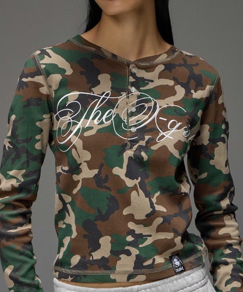 X-girl(エックスガール)の「HENLEY NECK SCRIPT LOGO L/S COMPACT TOP(Tシャツ/カットソー・レディース・レオパード/ホワイト/カモフラージュ・ONE SIZE)」の11枚目の写真