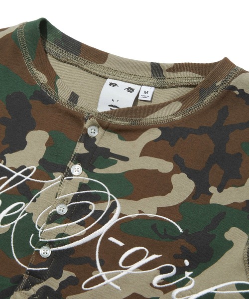 X-girl(エックスガール)の「HENLEY NECK SCRIPT LOGO L/S COMPACT TOP(Tシャツ/カットソー・レディース・レオパード/ホワイト/カモフラージュ・ONE SIZE)」の16枚目の写真