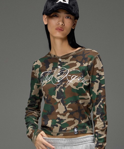 X-girl(エックスガール)の「HENLEY NECK SCRIPT LOGO L/S COMPACT TOP(Tシャツ/カットソー・レディース・レオパード/ホワイト/カモフラージュ・ONE SIZE)」の21枚目の写真