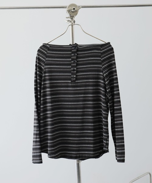 Ulysses(ユリシス)の「ヘンリーネックオフショルボーダーカットソー(Tシャツ/カットソー・レディース・ベージュ/ブラック・S/M)」の2枚目の写真
