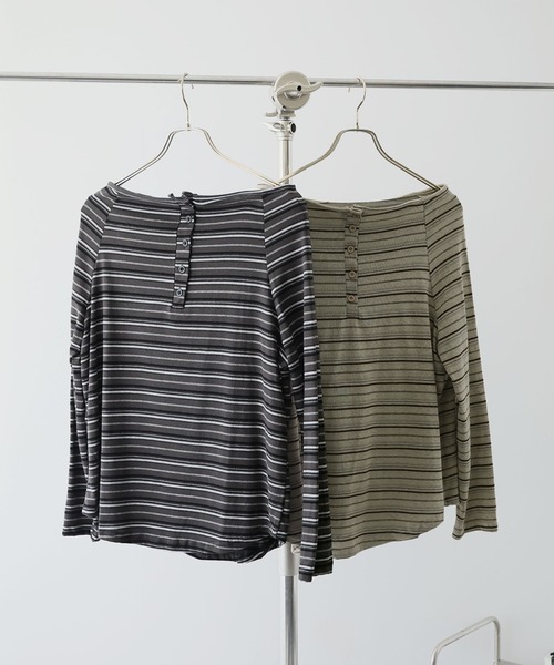 Ulysses(ユリシス)の「ヘンリーネックオフショルボーダーカットソー(Tシャツ/カットソー・レディース・ベージュ/ブラック・S/M)」の3枚目の写真