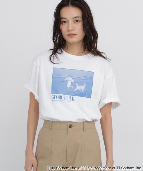 LIFE(ライフ)の「◆【LIFE PICTURE COLLECTION別注】フォトTシャツ DOG(Tシャツ/カットソー・レディース・ホワイト/ベージュ・MEDIUM)」の2枚目の写真