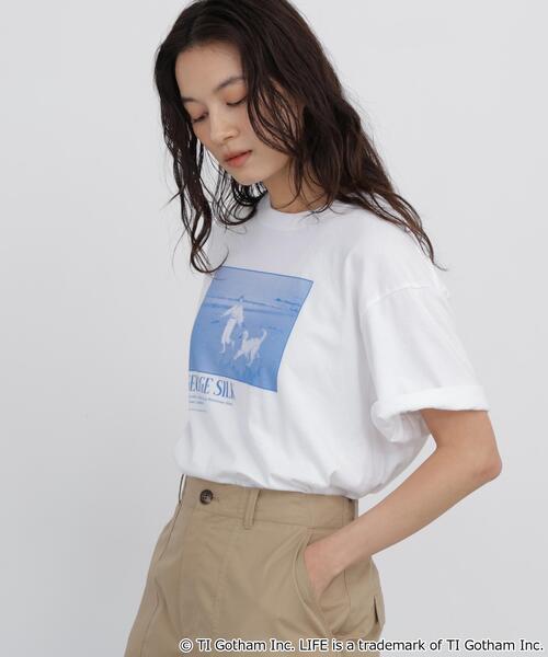 LIFE(ライフ)の「◆【LIFE PICTURE COLLECTION別注】フォトTシャツ DOG(Tシャツ/カットソー・レディース・ホワイト/ベージュ・MEDIUM)」の4枚目の写真