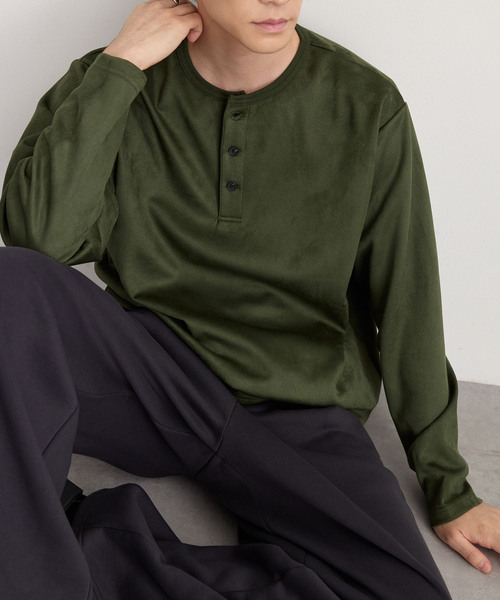 MONO-MART(モノマート)の「ソフトフェード コンパクトフィット ヘンリーネック長袖カットソー<イージーケア・UVカット>(Tシャツ/カットソー・メンズ・ダークオリーブ/ブラック/ダークグレー/ダークネイビー/グレイッシュブルー/ダークブラウン系/アイボリー・S/L/M)」の5枚目の写真