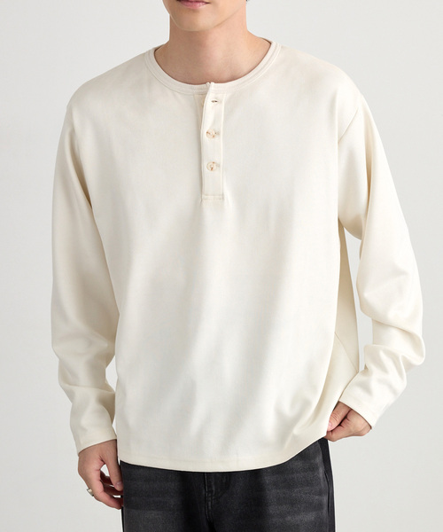 MONO-MART(モノマート)の「ソフトフェード コンパクトフィット ヘンリーネック長袖カットソー<イージーケア・UVカット>(Tシャツ/カットソー・メンズ・ダークオリーブ/ブラック/ダークグレー/ダークネイビー/グレイッシュブルー/ダークブラウン系/アイボリー・S/L/M)」の2枚目の写真