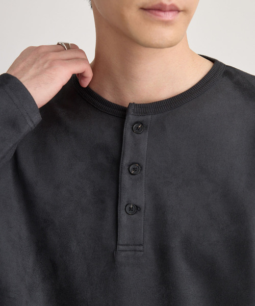 MONO-MART(モノマート)の「ソフトフェード コンパクトフィット ヘンリーネック長袖カットソー<イージーケア・UVカット>(Tシャツ/カットソー・メンズ・ダークオリーブ/ブラック/ダークグレー/ダークネイビー/グレイッシュブルー/ダークブラウン系/アイボリー・S/L/M)」の21枚目の写真