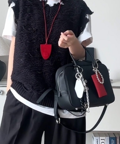yuue' ( wear )（ユーイ）の「大容量2WAYスクエアショルダーバッグ/ペットボトル収納可（ショルダーバッグ・レディース・ブラック・FREE）」の3枚目の写真