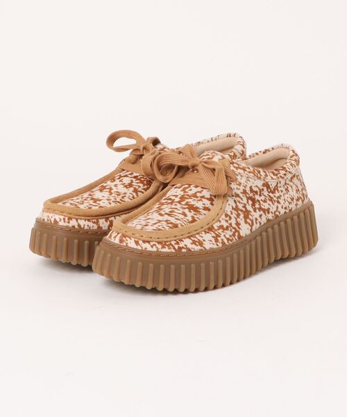 Clarks(クラークス)の「Clarks クラークス TORHILL BEE【本革】レディースシューズ 厚底 ワラビー モカシン ハラコ調(トーヒルビー) 26327765 ブラウンアニマルプリント(モカシン/デッキシューズ・レディース・ブラウン系その他・23.0cm/23.5cm/24.0cm/24.5cm)」の1枚目の写真