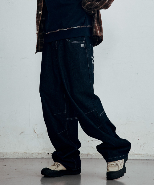 BROWNBREATH(ブラウンブレス)の「バックロゴカーブデニムパンツ(デニムパンツ・レディース・ダークブルー/ブラック・SMALL/MEDIUM/LARGE/X-LARGE)」の6枚目の写真