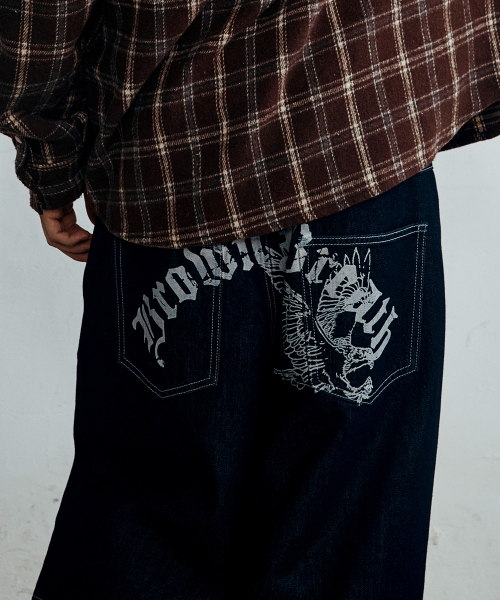 BROWNBREATH(ブラウンブレス)の「バックロゴカーブデニムパンツ(デニムパンツ・レディース・ダークブルー/ブラック・SMALL/MEDIUM/LARGE/X-LARGE)」の7枚目の写真