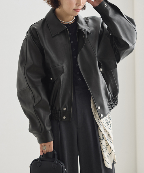DUNST(ダンスト)の「DUNST/ダンスト UNISEX CROPPED ALTER-LEATHER BLOUSON ジャケット(その他アウター・レディース・ブラック・SMALL)」の3枚目の写真