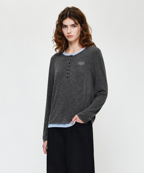 MARITHE + FRANCOIS GIRBAUD（マリテフランソワジルボー）の「W HENLEY NECK LAYERED LONG SLEEVE TEE（Tシャツ/カットソー・レディース・ネイビー/チャコール・SMALL/MEDIUM）」の3枚目の写真