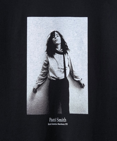 Juha(ユハ)の「PATTI SMITH PHOTO TEE by KEVIN CUMMINS(Tシャツ/カットソー・メンズ・ホワイト/ブラック・3/4)」の6枚目の写真