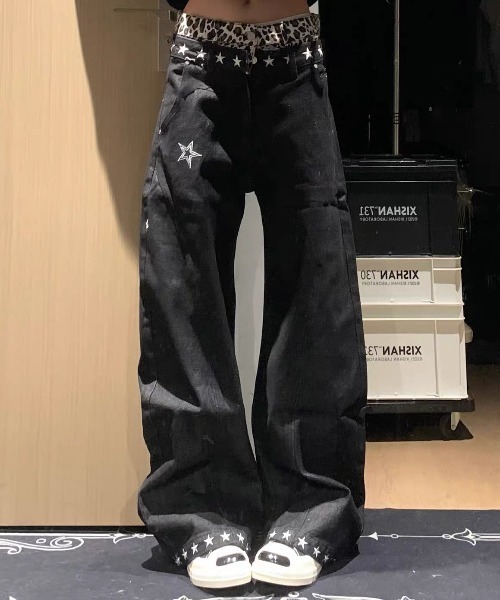 DIAVEL（ディアベル）の「【秋冬新作】レオパード柄ウエスト切替 スター刺繍ワイドデニムパンツ（デニムパンツ・レディース・ブラック・L/M/S）」の18枚目の写真