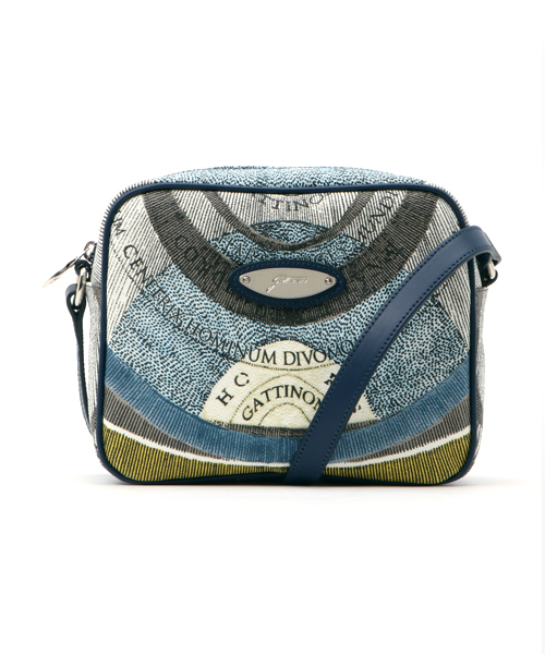 Gattinoni（ガッティノーニ）の「GATTINONI (ガッティノーニ